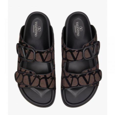 Valentino Terlik Vlogo Toile Iconographe Kahverengi - Valentino Garavani Erkek Terlik Valentino Garavani Terlik Valentino Garavani Men Slipper Valentino Garavani  Vlogo Toile Iconographe Sandals Kahverengi